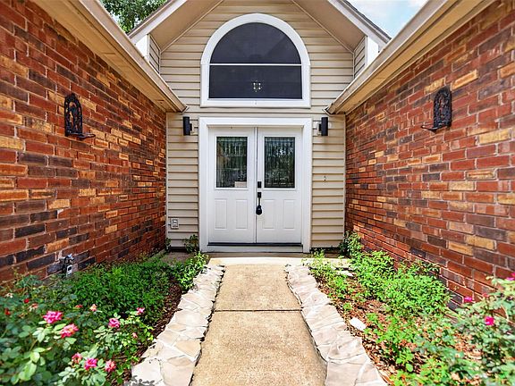 2nd image of 22918 Glenover Dr