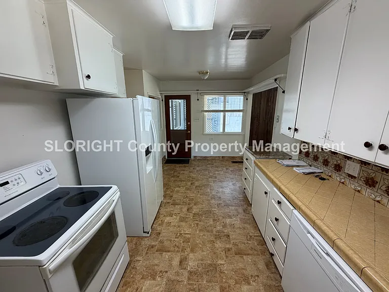 137 Broad St — Photo 6