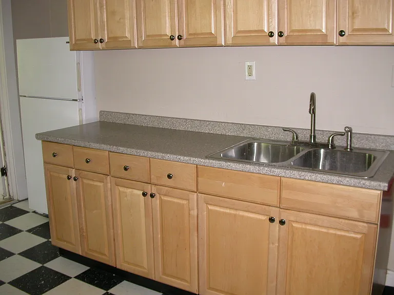 329 Macarthur Pkwy #3 — Photo 8
