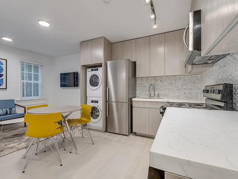 1425 Haro St #1 — Photo 6