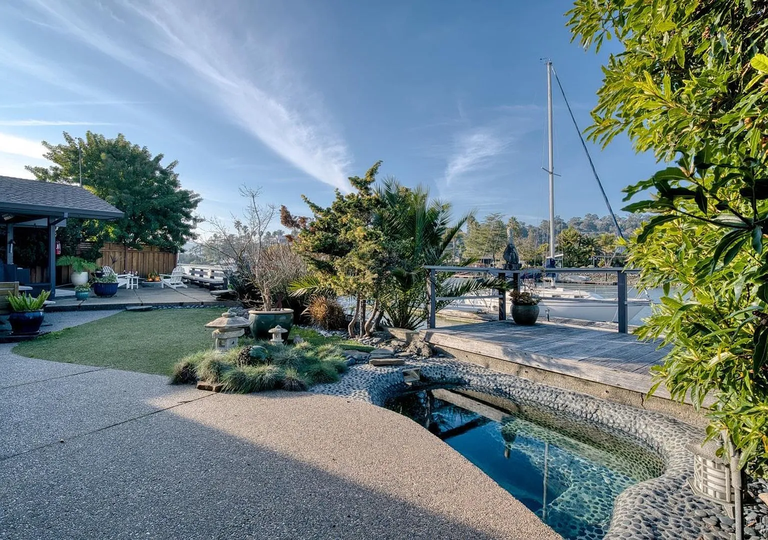 Luxury Waterfront Home With Private Deepwater Dock And Hot Tub- Foundation — Photo 4