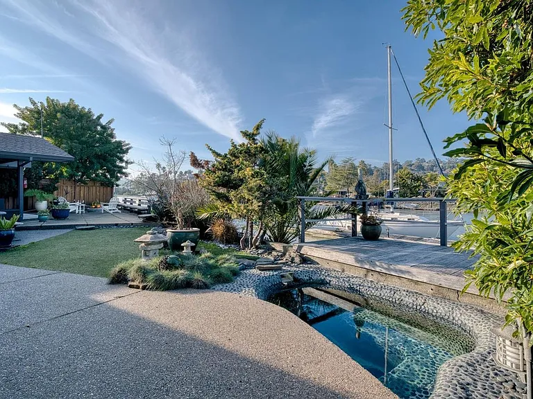 10 Capri Ct — Photo 4