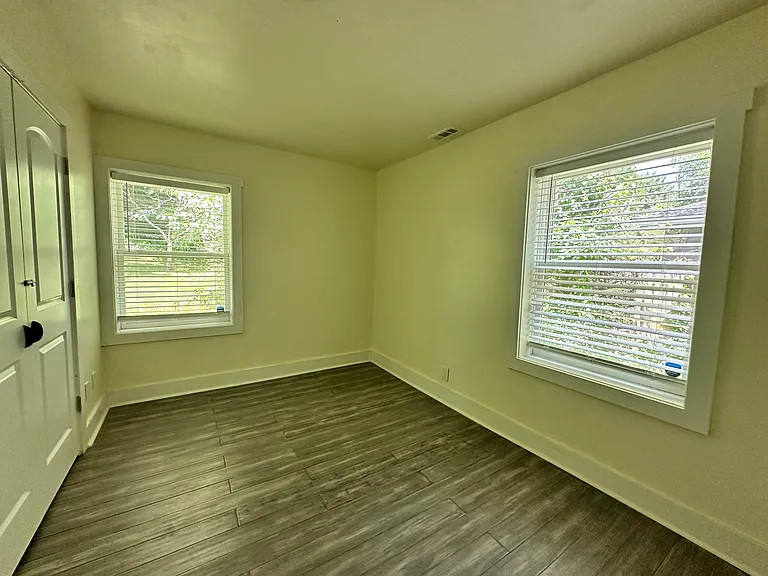 490 Barnett Dr — Photo 7