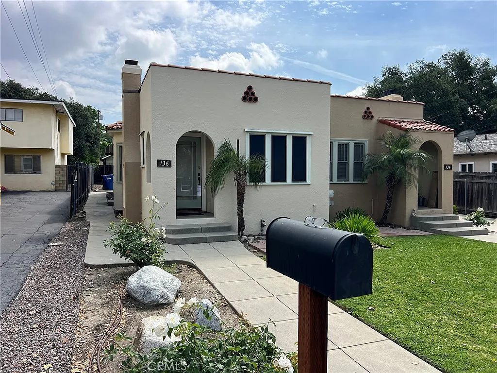 Building Photo - 136 Poinsettia Ave