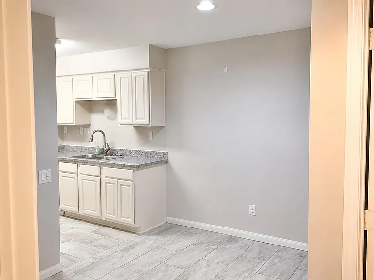 1860 White Oak Dr #217 — Photo 7