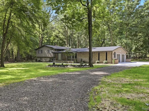 47993 Nine Mile Rd, Northville, MI 48167