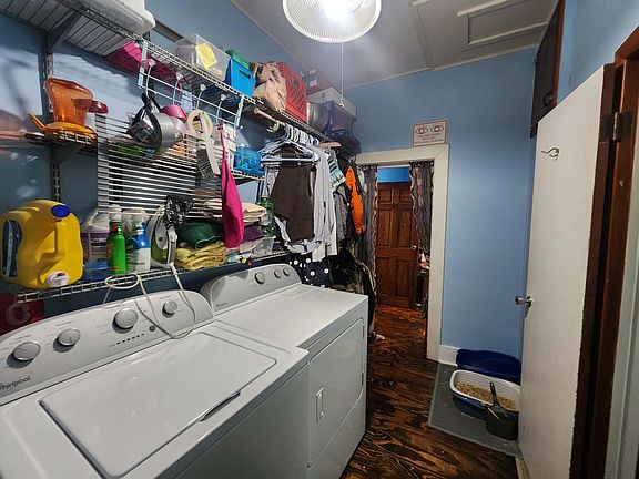 4th image of 302 W Main St