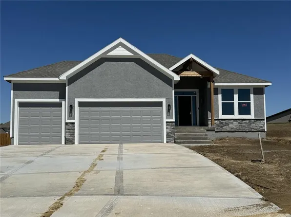15590 Sheridan Ct, Basehor, KS 66007