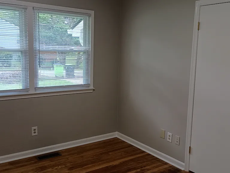 102 S Tunstall Ave — Photo 14