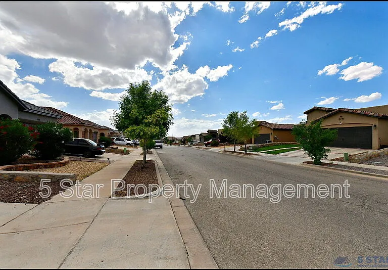 13136 Wellington Dr — Photo 40