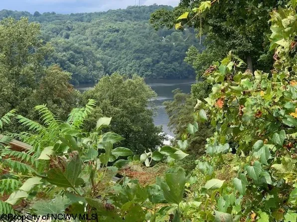 33 Pike Loop Rd, Morgantown, WV 26508