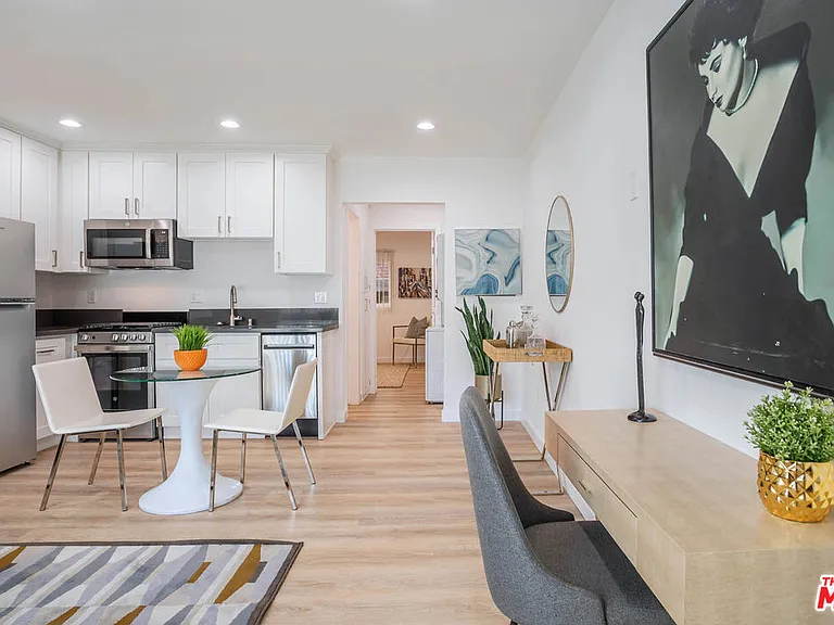6244 De Longpre Ave #14 — Photo 8