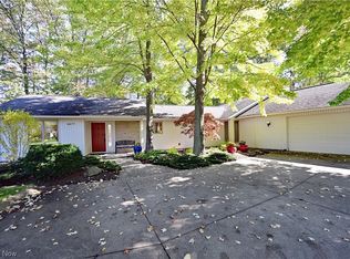 8877 Timber Edge Dr, North Ridgeville, OH 44039
