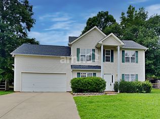 4042 Maple Shore Dr, Matthews, NC 28104