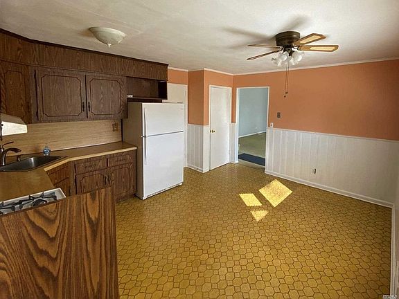 4th image of 166 W 17th St