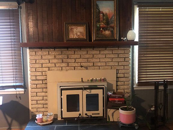 3rd image of 1260 Gladiola Cres