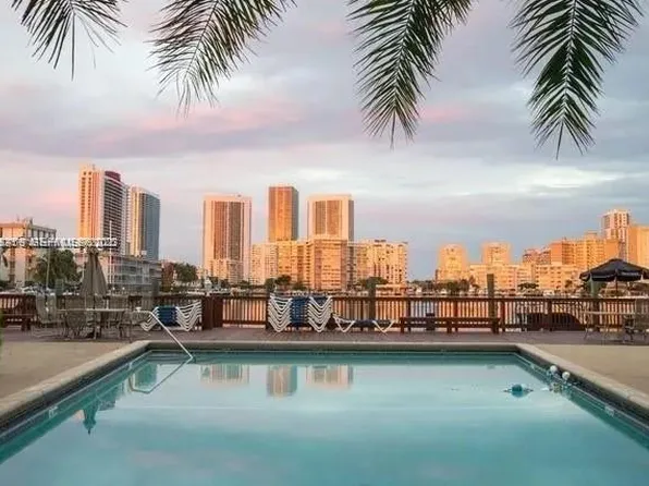 462 Golden Isles Dr APT 202, Hallandale Beach, FL 33009