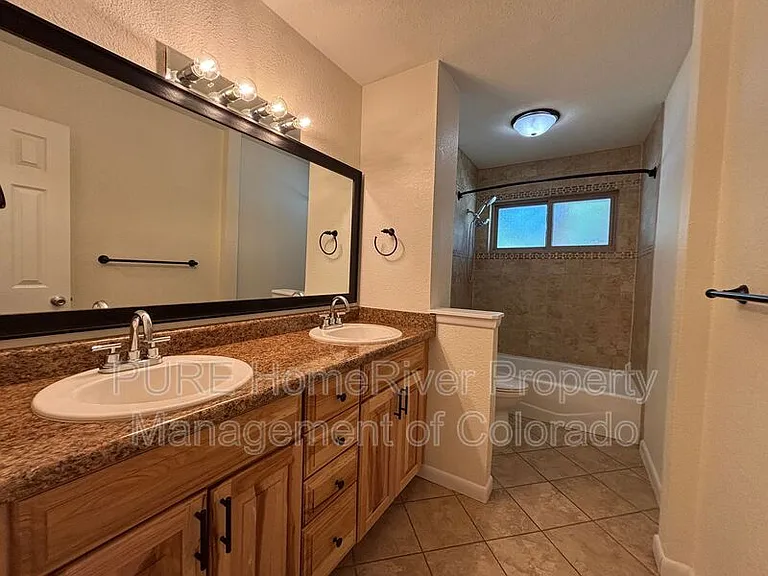 2255 S Clermont St — Photo 14