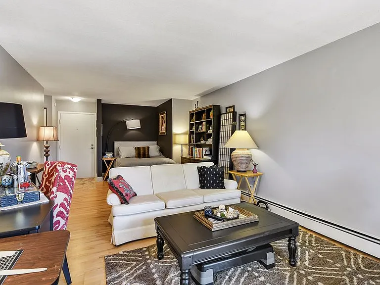 3540 Hennepin Ave S #303 — Photo 1