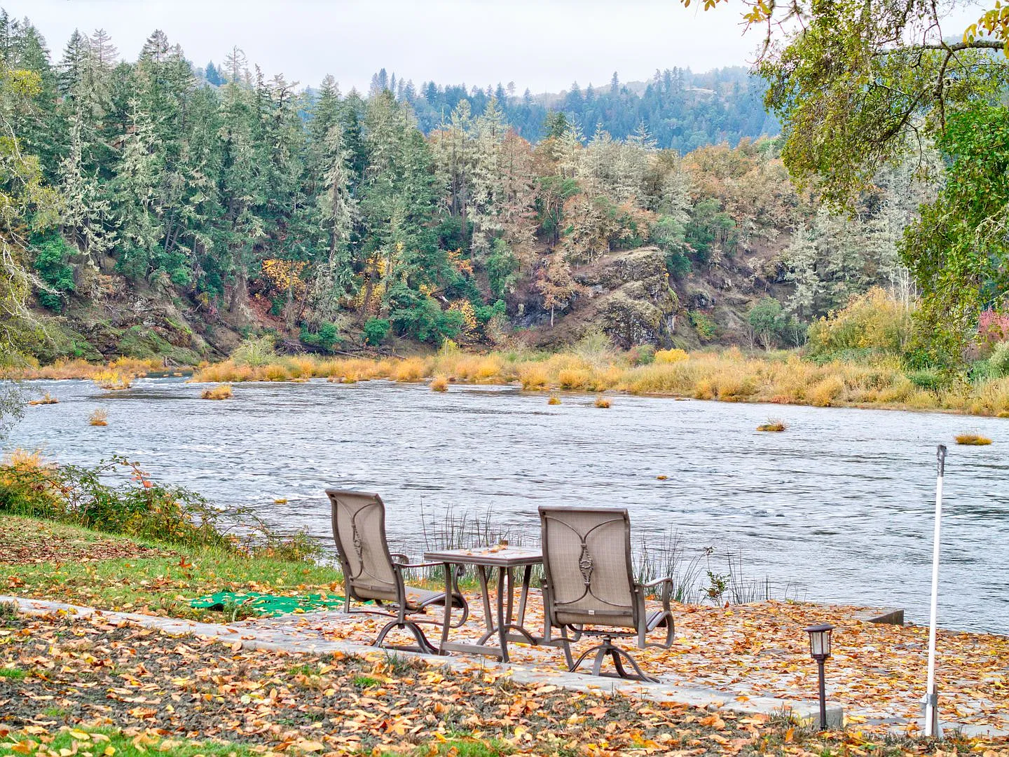 5 bedroom home on the North Umpqua River — Photo 3