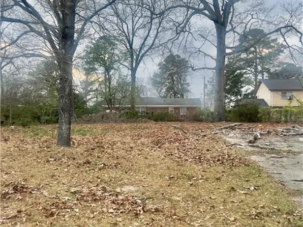 6119 Conaway Dr, Fayetteville, NC 28314