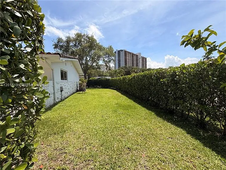 11445 N Bayshore Dr #11445 — Photo 28