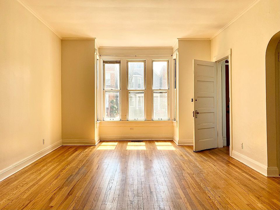 1st image of 1636 W Summerdale Ave #1