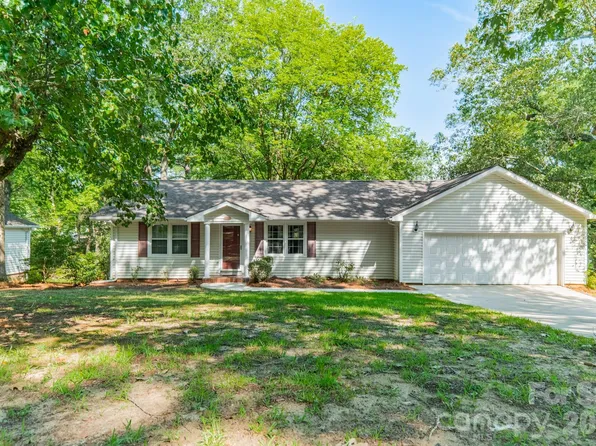 1077 E Shore Dr, Lancaster, SC 29720