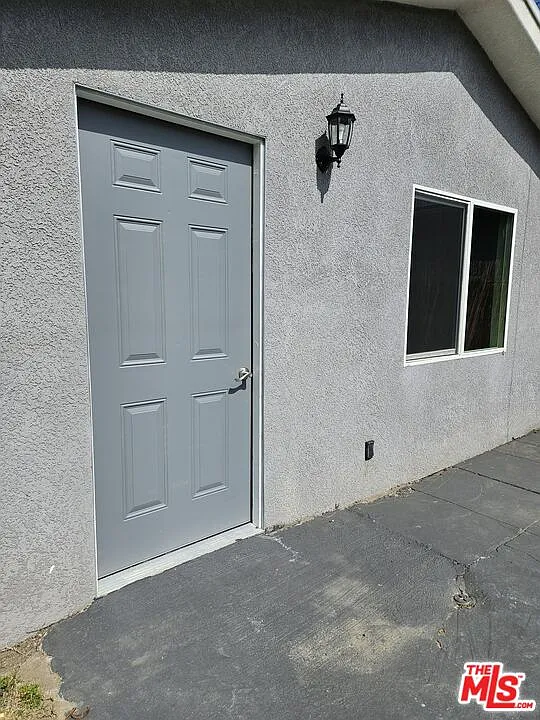 Building Photo - 1219 W 47th St