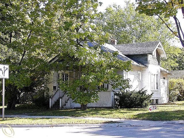 1st image of 135 W Huron St