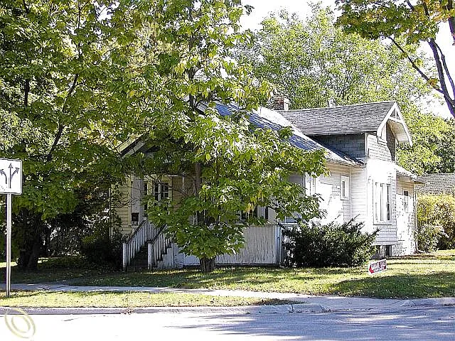 135 W Huron St photo 1