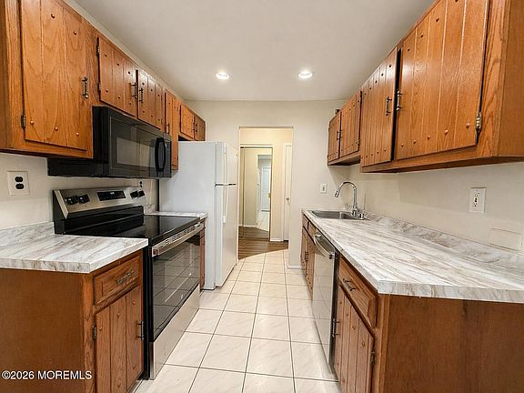 3rd image of 174 Amberly Dr Unit C