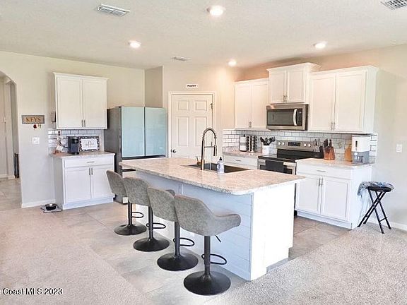 3rd image of 789 Forest Trace Cir