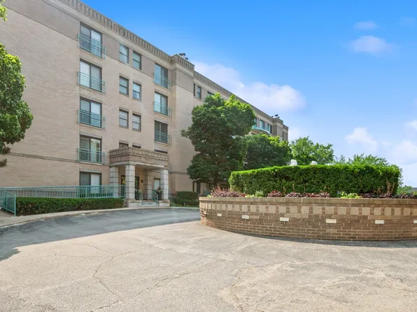 4747 Howard St APT 303A, Skokie, IL 60076