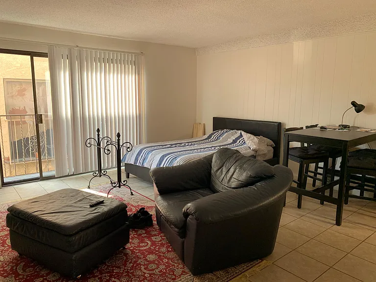 Flexible furniture layout (will be unfurnished)