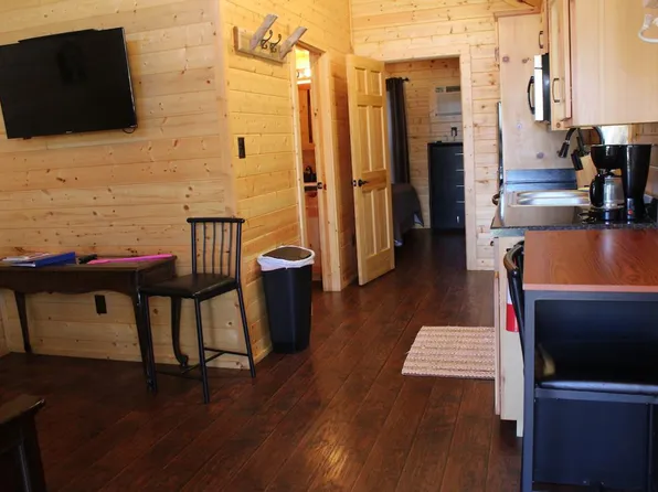 299 Willow Springs Dr, Pipe Creek, TX