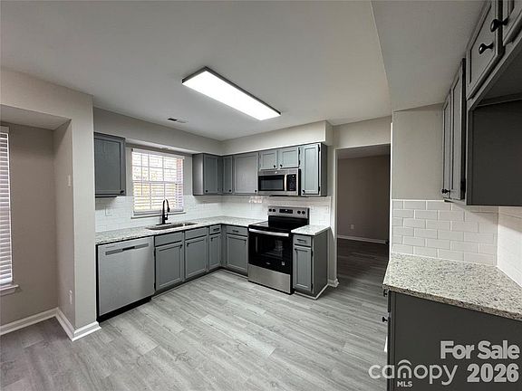 5th image of 1425 Sugar Hollow Dr