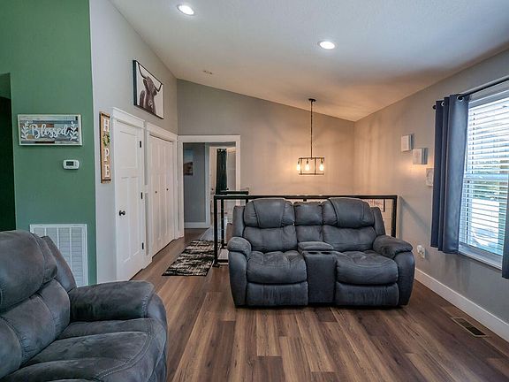 4th image of 284 Sweetsprings Rd