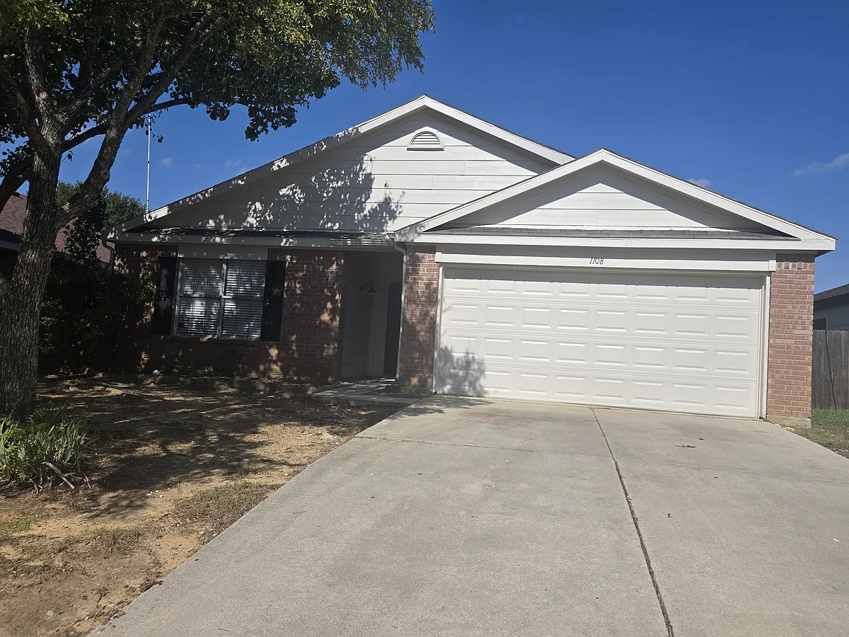 Building Photo - 1108 Springcreek Dr