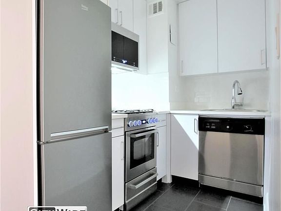 5th image of 405 E 56th St APT 3m