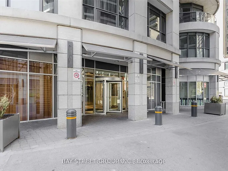 21 Carlton St #2508 — Photo 8