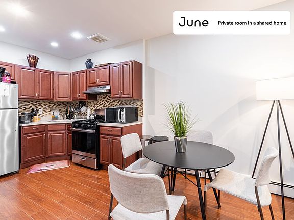 5th image of 508 Throop Ave #B