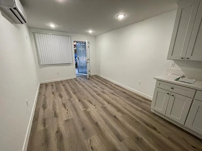 966 N Mariposa Ave #24 — Photo 9