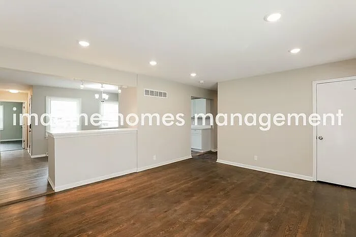 9001 Switzer St — Photo 2