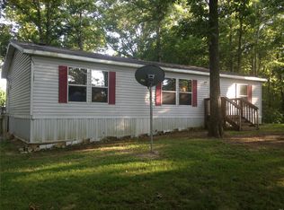 1173 N 1650th St, Saint Peter, IL 62880