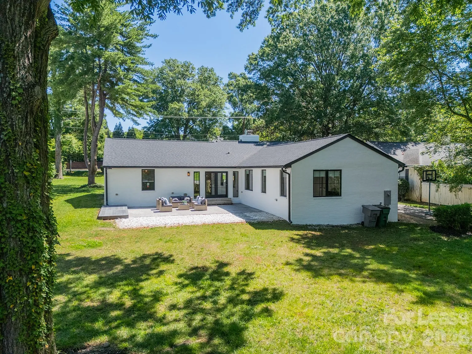 3 bed, 3.0 bath, 2458 sqft, $6,850 — Photo 3