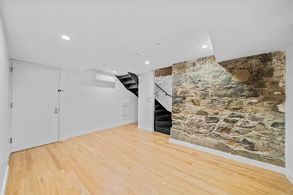 Rented by Charney Real Estate LLC | media 18