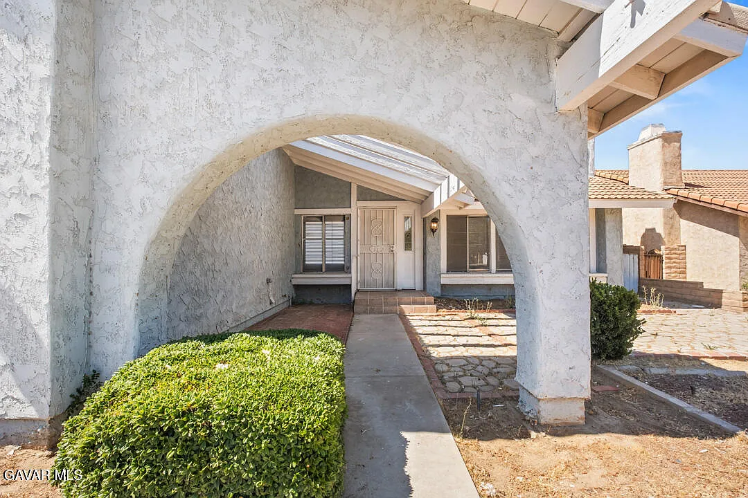 4 bed, 2.0 bath, 1813 sqft, $2,895 — Photo 3