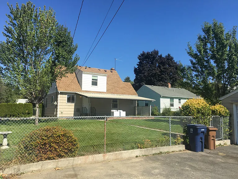 2827 W Sanson Ave — Photo 3