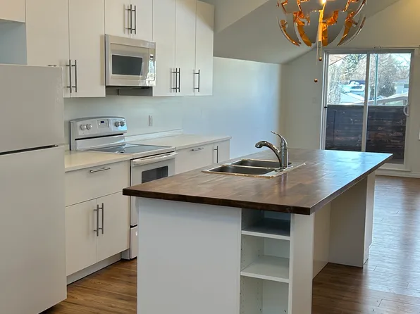 12521 77th St NW #Basement, Edmonton, AB T5B 2H6